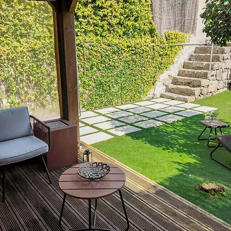 Unique With A Gorgeous Garden Daire Porto
