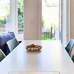 Unique With A Gorgeous Garden Apartmán