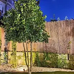 Unique With A Gorgeous Garden Apartmán Porto