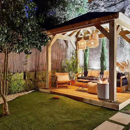 Unique With A Gorgeous Garden *