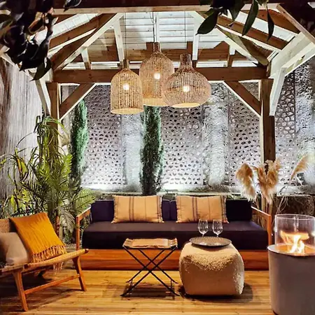 Unique With A Gorgeous Garden Apartamento