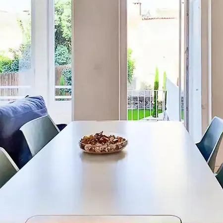 Unique With A Gorgeous Garden شقة