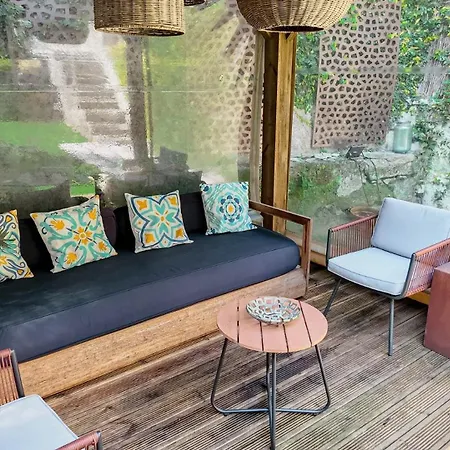 Unique With A Gorgeous Garden شقة *