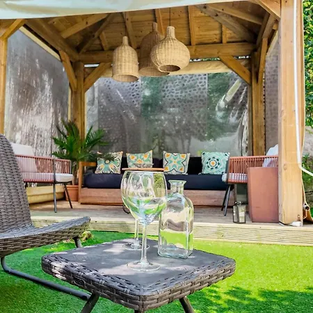 Unique With A Gorgeous Garden * 波尔图