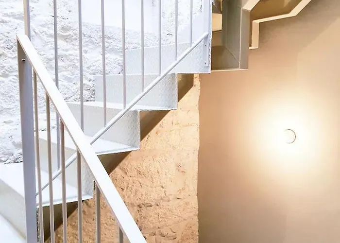 Unique With A Gorgeous Garden Порту