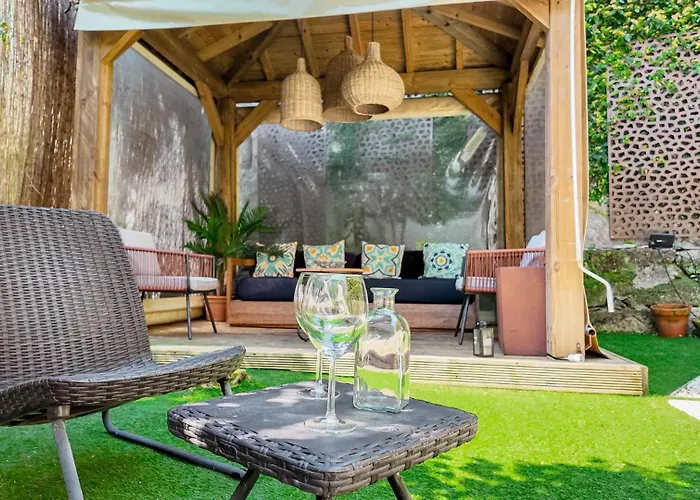 Unique With A Gorgeous Garden * 波尔图